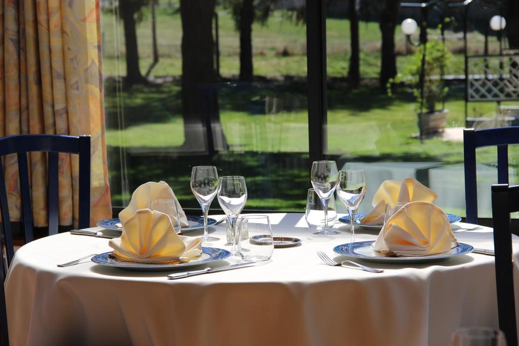 Hotel Restaurant Logis La Meridienne Anglards de Saint Flour Exteriör bild