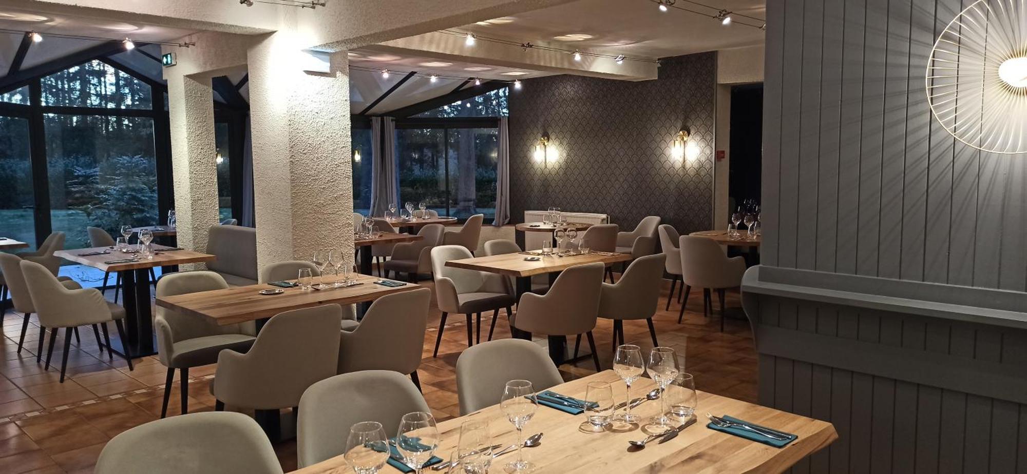 Hotel Restaurant Logis La Meridienne Anglards de Saint Flour Exteriör bild